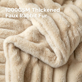 YUSOKI plush warm blanket with durable stitched edge prevents shedding.
