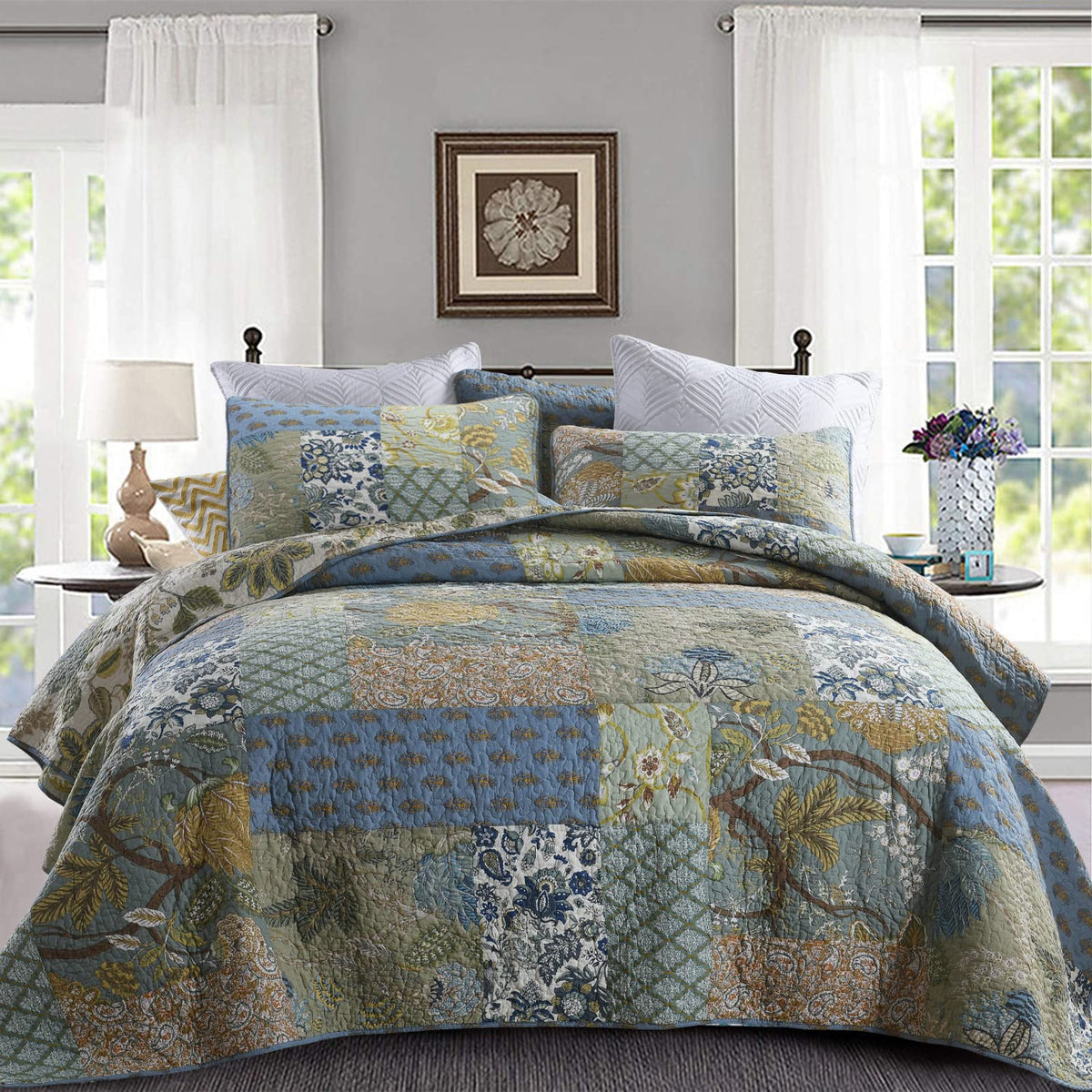 Yvooxny California King Quilt closeup embroidery showing craftsmanship.