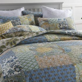 Yvooxny quilt reversible green boho pattern highlights versatile style.