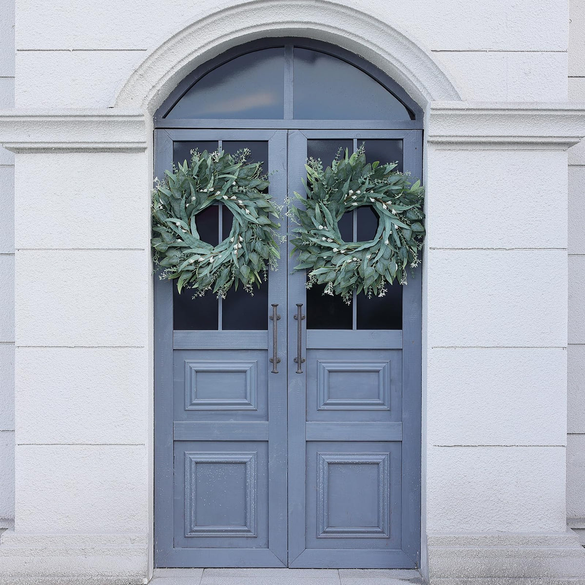 YXZZWL durable outdoor wreath resists wind and rain.
