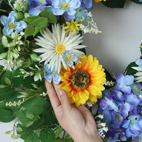 YXZZWL farmhouse-style wreath enhances windows and entryways