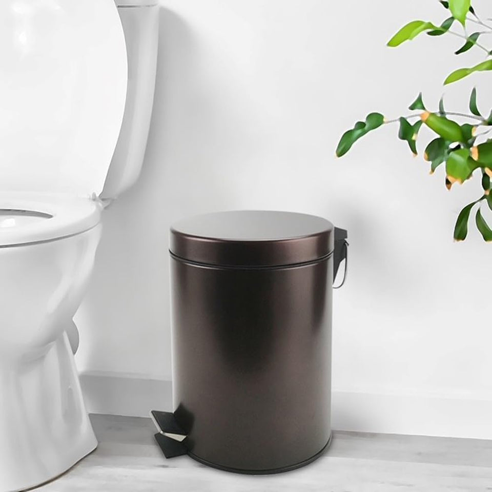 Zahari Home stainless steel trash can with step pedal for easy waste disposal in any room