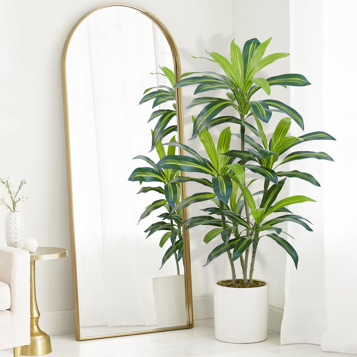 ZEEOZE Dracaena Tree planter detail highlights sturdy decorative pot
