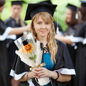 Zeyune graduation ribbon and paperclips—easy customization for multiple gifts.