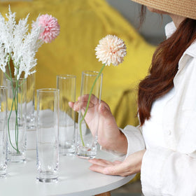 ZHAOHAI hand-blown glass vase adds texture and brightness to any setting.