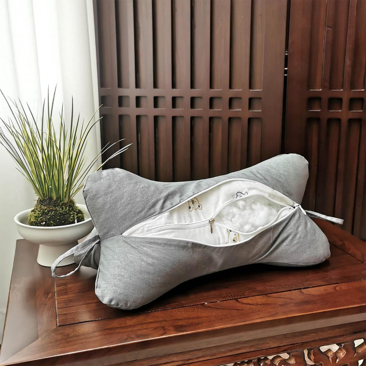 ZHIWEIKJ ergonomic contour supports neck alignment for comfort.