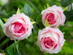Zhixinyue bendable rose garland with wire stems for flexible shaping.
