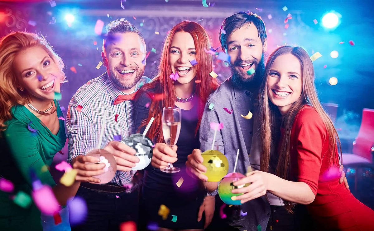 Zhuruinin reusable straw disco cups enhancing party decor with retro flair.