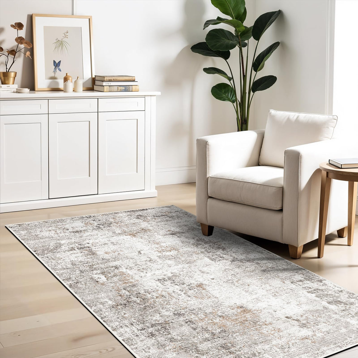ZHXXUJ non-slip rubber backing helps keep the runner in place on smooth floors.