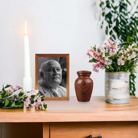 ZIYA travel-ready urn for easy transport and remembrance.