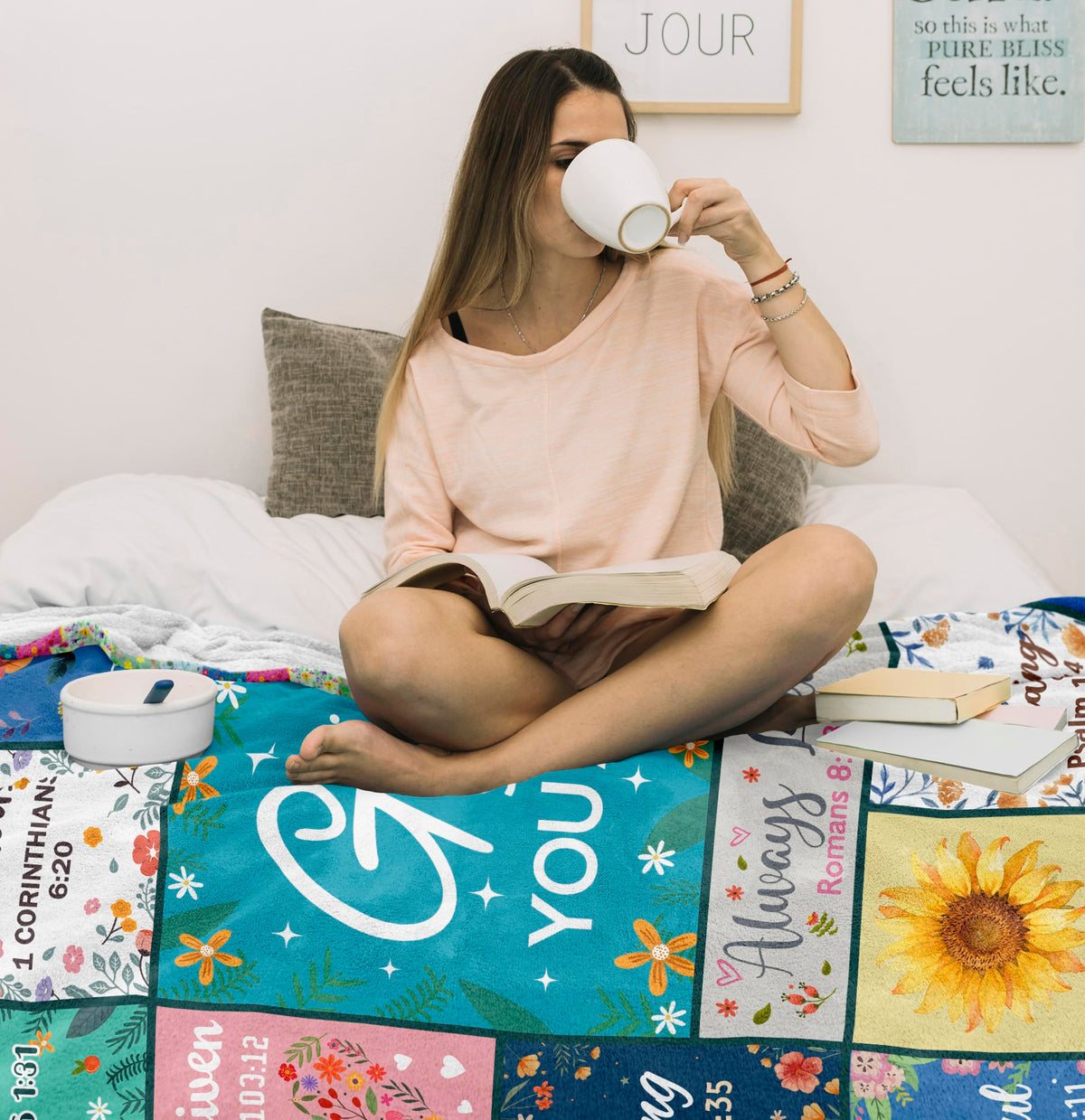 Zolumy blanket texture-closeup reveals plush fabric for daily comfort.