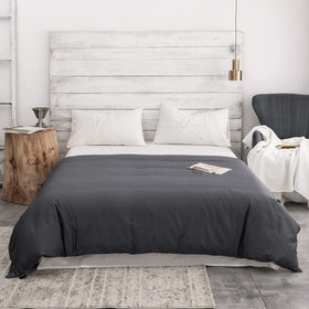 ZonLi duvet cover uses a hidden zipper for quick, clean dressing.