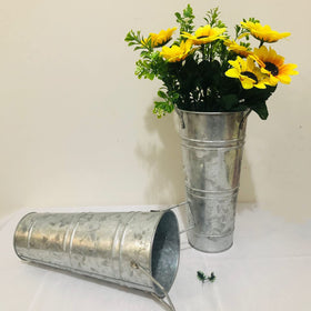 ZOOFOX vintage-style vases capture rustic details for indoor arrangements.