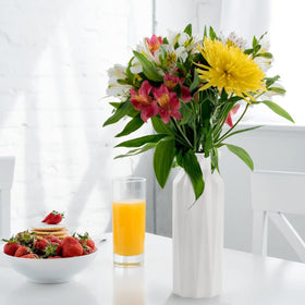 ZOOFOX origami vase 8-inch white geometric-design vase for arrangement art.