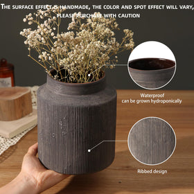ZSHLXM vintage ceramic vase ideal for dried flowers in living spaces.