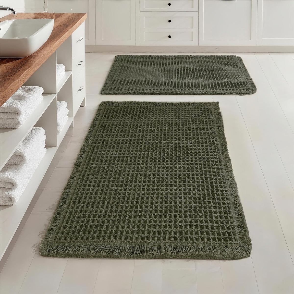 ZVFFDG soft cushioned underfoot for comfortable bathroom steps.