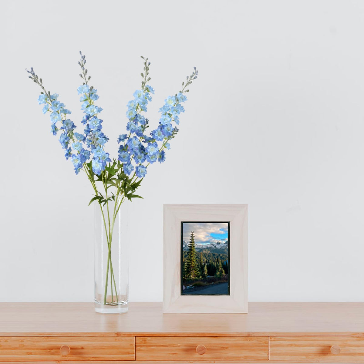 ZYTUYO four-branch delphinium stems with bendable wire for easy vase styling.